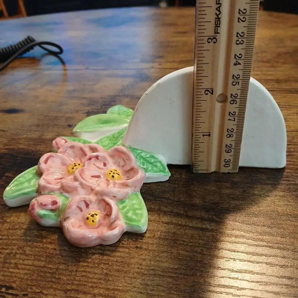 Vtg Pink Bouquet of Flowers Green Leaves Bow Ceramic Hanging Wall‎ Shelf Decor